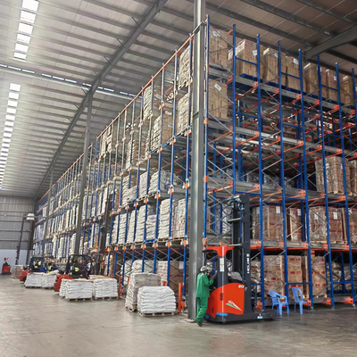 B50: Magazijnopslag met radioschuttle voor palletstellingen, vier toegangswegen, shuttle met hoge snelheid, palletapparatuur, radiowagenstelling